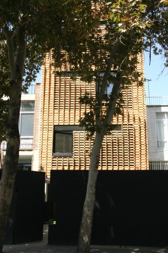Brick pattern residential apartment in Tehran by Alireza Mashhadimirza   002 