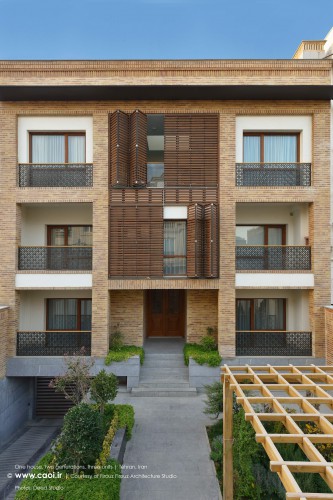 یک خانه، دو نسل، سه واحد خانه ای در تهران اثر فیروز فیروز