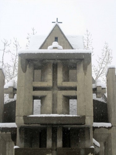 Holy cross chapel in Tehran by Rostom Voskanian, کلیسای صلیب مقدس, رُستم وسکانیان
