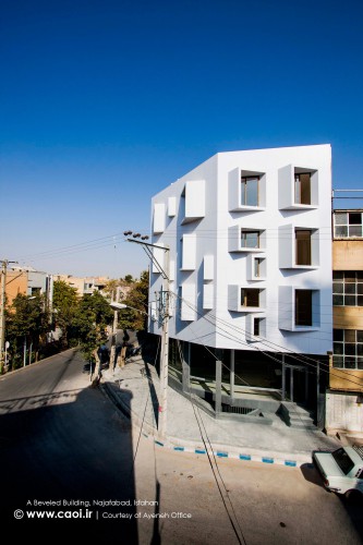 ساختمانی در پخ, دفتر معماری آینه, معماری معاصر ایران