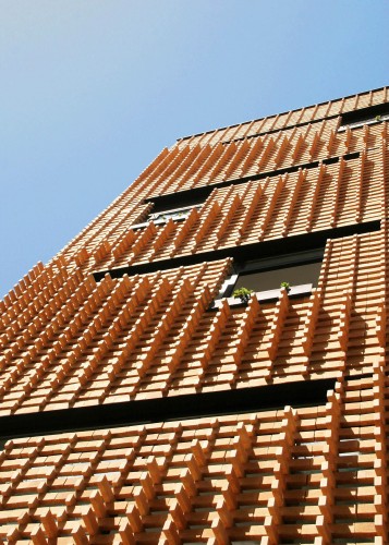Brick pattern residential apartment in Tehran by Alireza Mashhadimirza   02 
