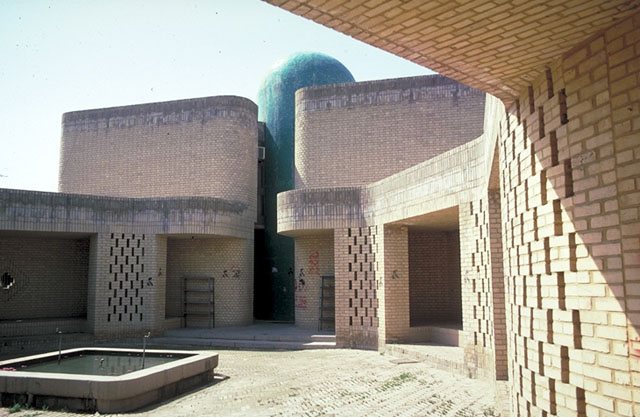 کامران دیبا، مسجد دانشگاه شهید چمران اهواز، معماری ایران