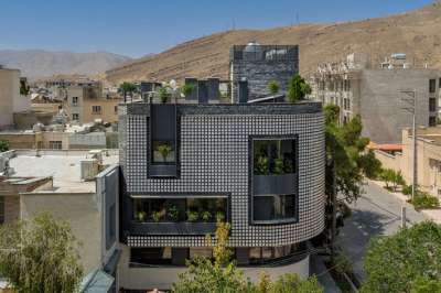 آپارتمان مسکونی در مسیر باد